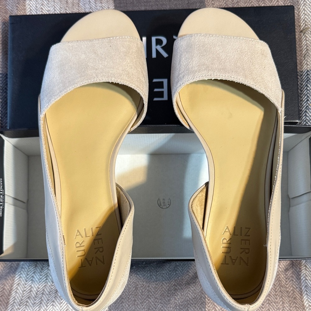 New! Naturalizer Beige Suede Open-Back Mules